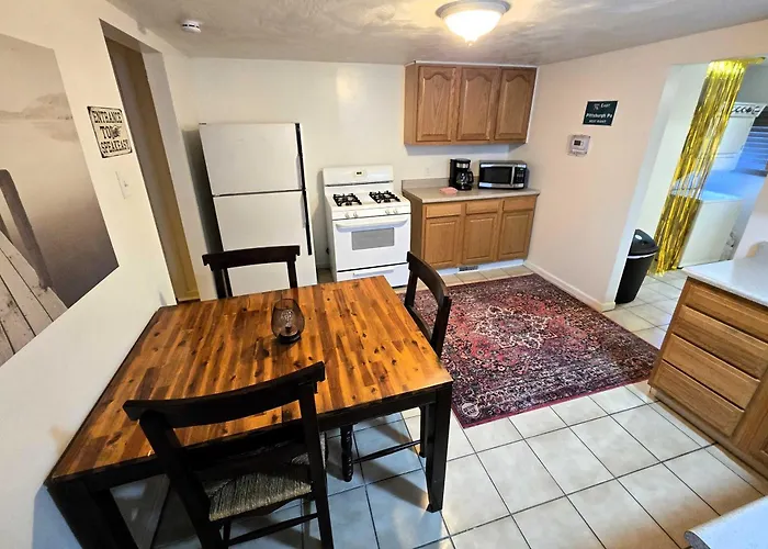 Carey Way Quarters - The Speakeasy Apartment Pittsburgh