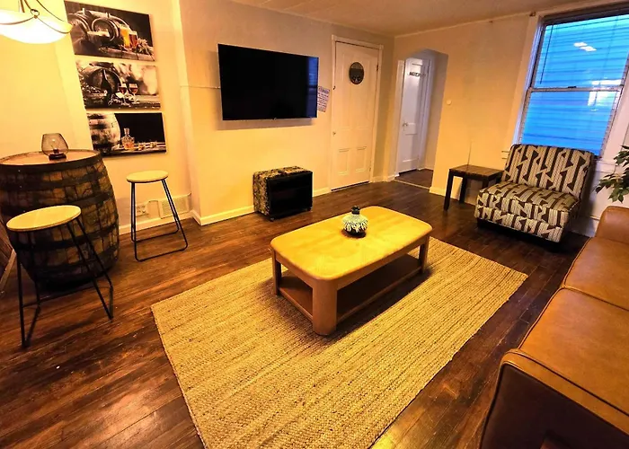 Apartment Carey Way Quarters - The Speakeasy