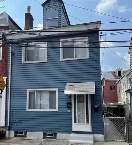Carey Way Quarters - The Speakeasy Apartment *
